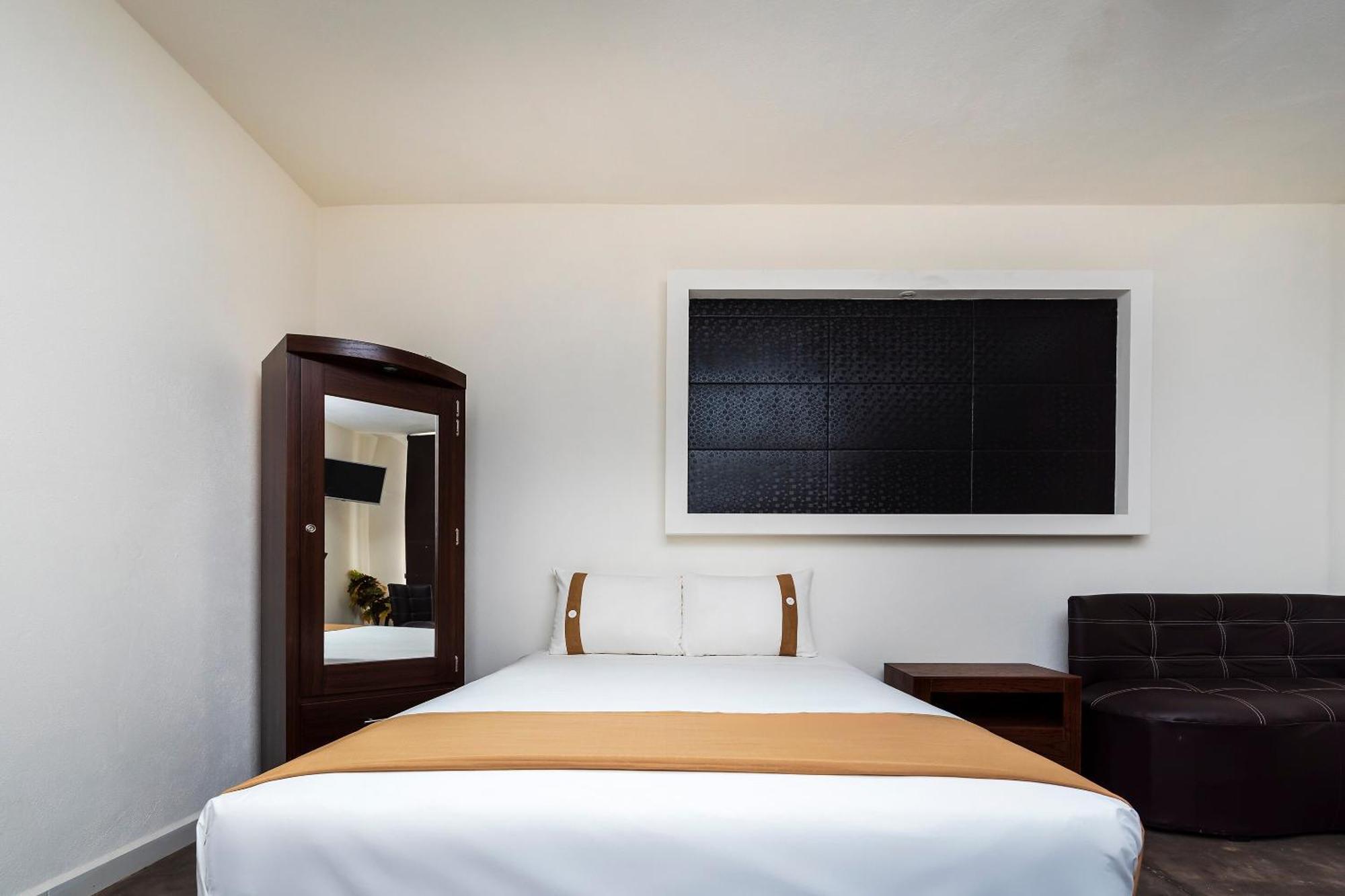 Capital O Hotel Joyma Suites, San Luis San Luis Potosi Ngoại thất bức ảnh